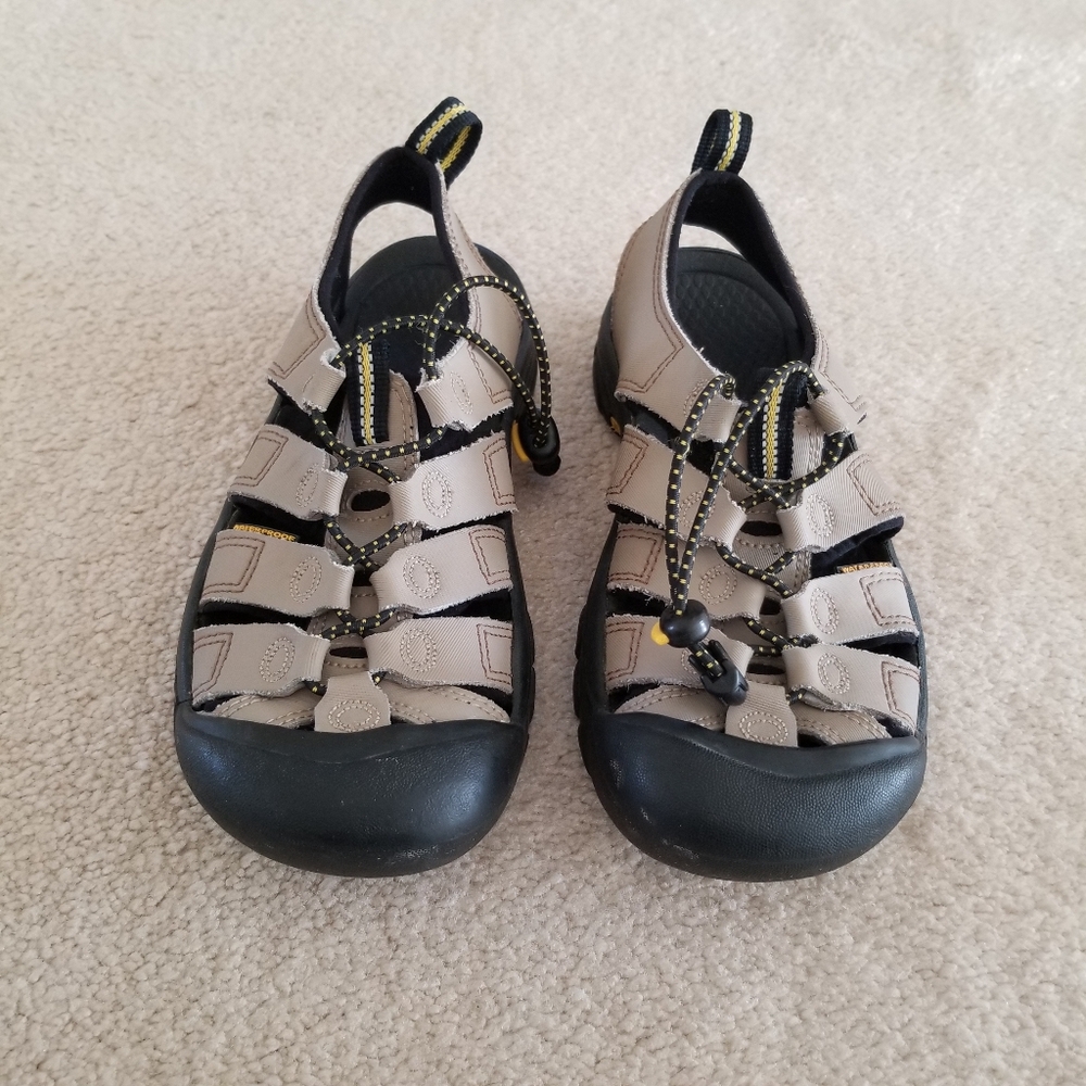Keen Newport H2 Tan / Khaki Hiking Sandals Size 3